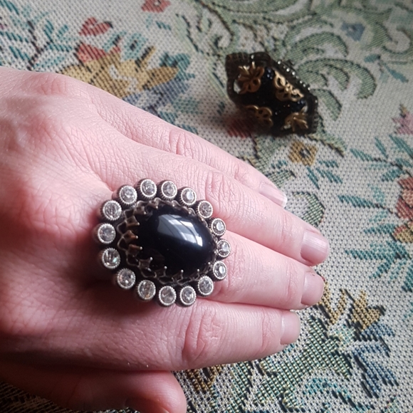 Two large costume - Picture 7 of 8